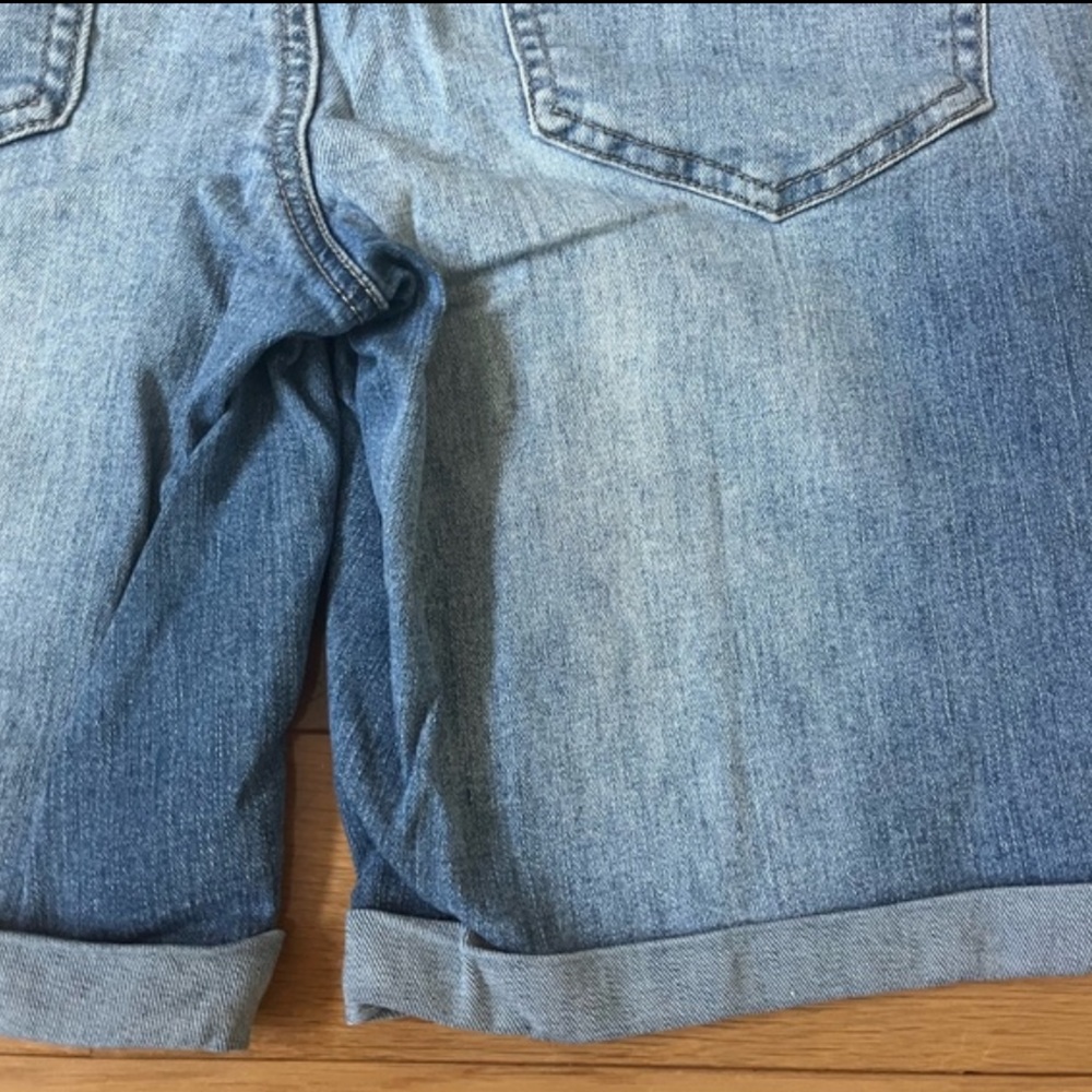 So Juniors Lowrise Bermuda Lightwash Jean Shorts Size 11 - Picture 9 of 10